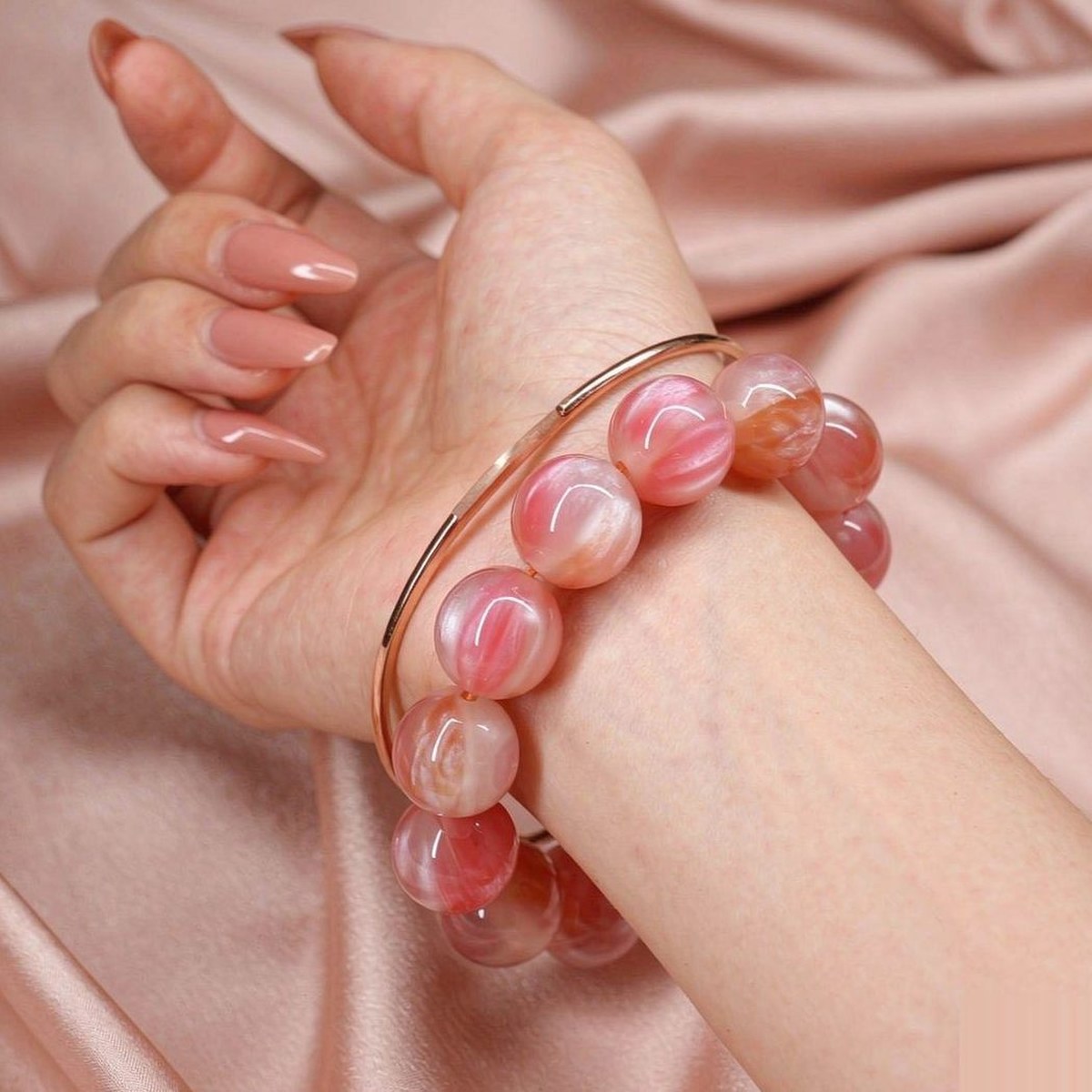 BEADORO Rose bracelet view 1